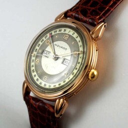 MOVADOトリプルカレンダー手巻腕時計　　　　　mo03881